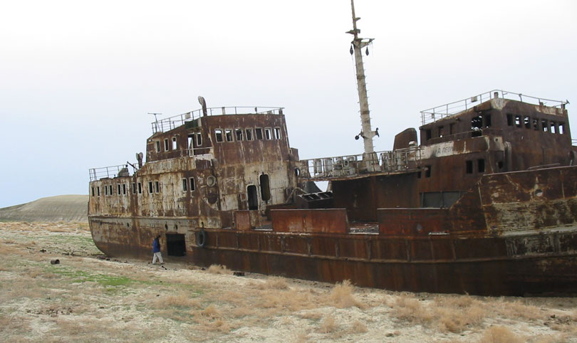 Huge old ships tells the story about Aral Sea